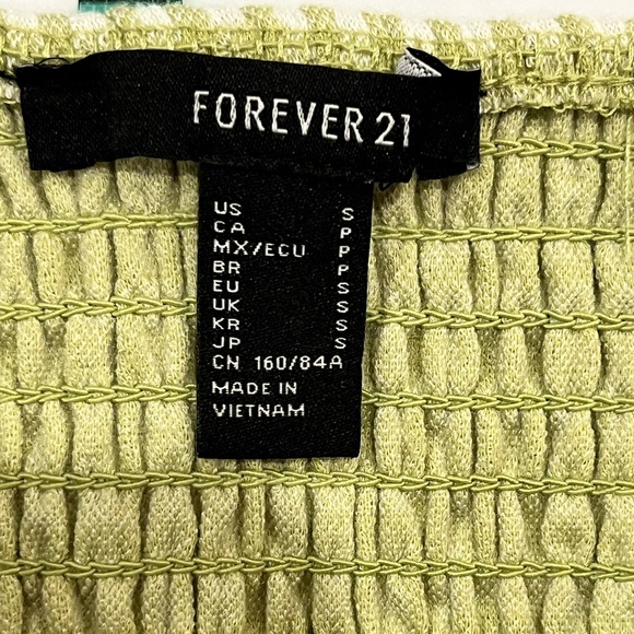 Green & White Gingham Peplum Smocked Cropped V-Neck Tank - Picture 2 of 3